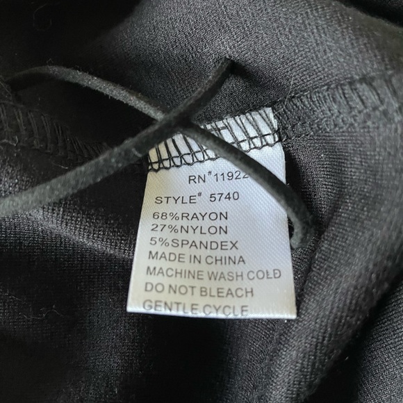 Black vintage pencil skirt. - Picture 2 of 8